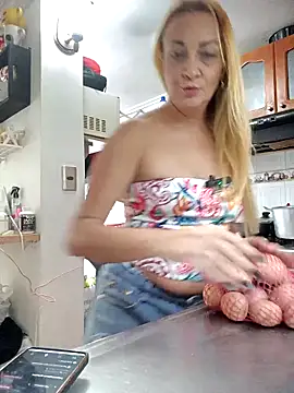Snapshot of karen_mature69 chatting on April 2026 06:16:01 PM karen mature69 online show from April 2026 06:16:01 PM