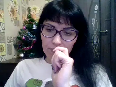 CharmingCat321 online show from December 2024 06:03:02 PM