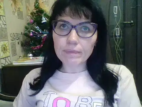 CharmingCat321 online show from December 2024 07:43:02 PM