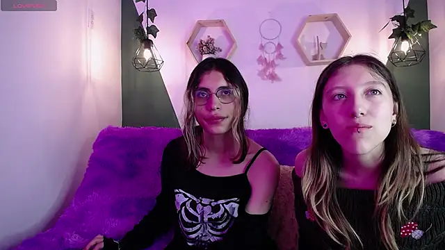 Snapshot of BRIAR_AND_BLAIR chatting on December 2024 01:32:02 PM BRIAR AND BLAIR online show from December 2024 01:32:02 PM