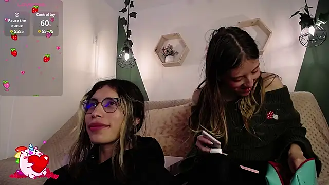Snapshot of BRIAR_AND_BLAIR chatting on January 2025 01:42:02 PM BRIAR AND BLAIR online show from January 2025 01:42:02 PM
