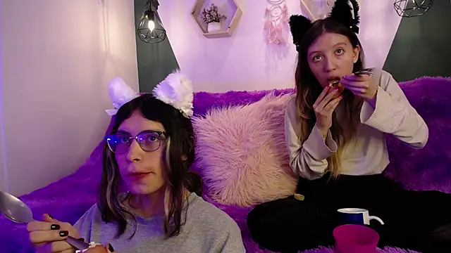 Snapshot of BRIAR_AND_BLAIR chatting on January 2025 01:35:01 PM BRIAR AND BLAIR online show from January 2025 01:35:01 PM