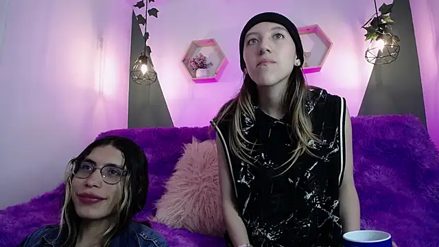 Snapshot of BRIAR_AND_BLAIR chatting on February 2025 02:13:01 PM BRIAR AND BLAIR online show from February 2025 02:13:01 PM
