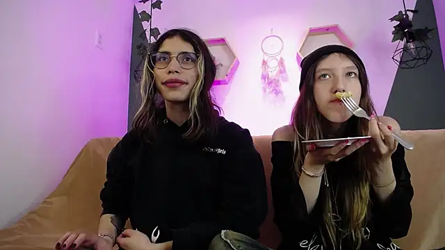 Snapshot of BRIAR_AND_BLAIR chatting on February 2025 02:26:01 PM BRIAR AND BLAIR online show from February 2025 02:26:01 PM