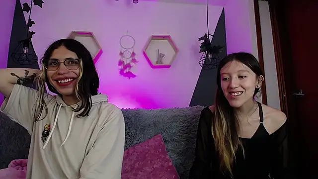 Snapshot of BRIAR_AND_BLAIR chatting on February 2025 02:16:01 PM BRIAR AND BLAIR online show from February 2025 02:16:01 PM