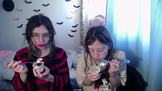 Snapshot of BRIAR_AND_BLAIR chatting on September 2025 04:06:02 PM BRIAR AND BLAIR online show from September 2025 04:06:02 PM