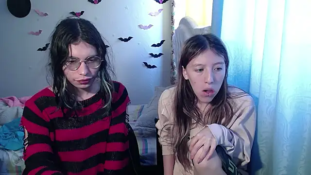 Snapshot of BRIAR_AND_BLAIR chatting on September 2025 03:57:01 PM BRIAR AND BLAIR online show from September 2025 03:57:01 PM
