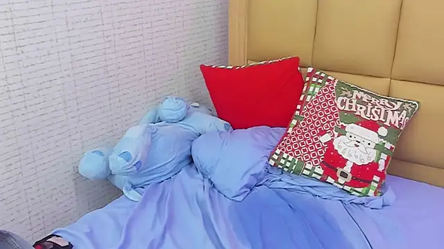 MAGNOLEROY online show from December 2024 11:02:02 PM