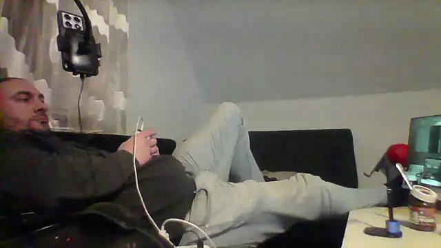 Snapshot of NewyorkDimi chatting on December 2025 01:10:02 AM NewyorkDimi online show from December 2025 01:10:02 AM
