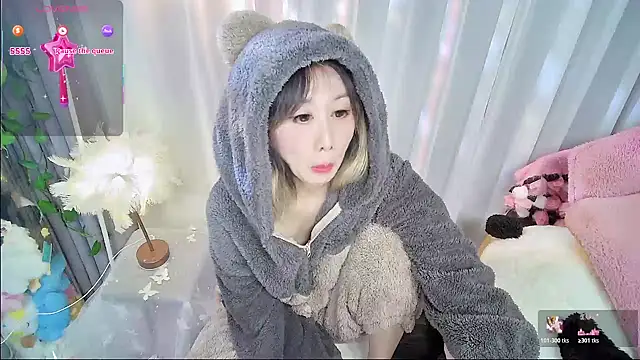 Xiaoyu-G online show from December 2025 01:28:01 PM