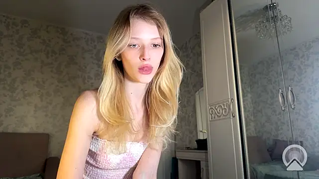 Evvie Summn1 online show from September 2025 03:00:02 PM