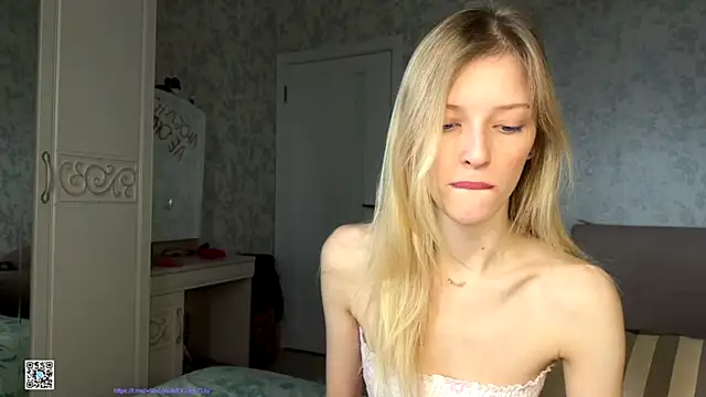 Evvie Summn1 online show from October 2025 07:33:01 AM