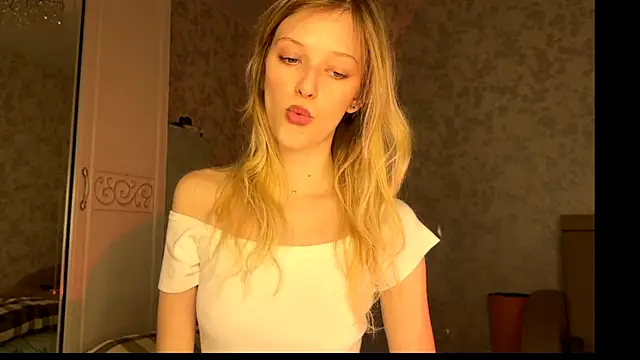 Evvie Summn1 online show from October 2025 03:11:02 PM