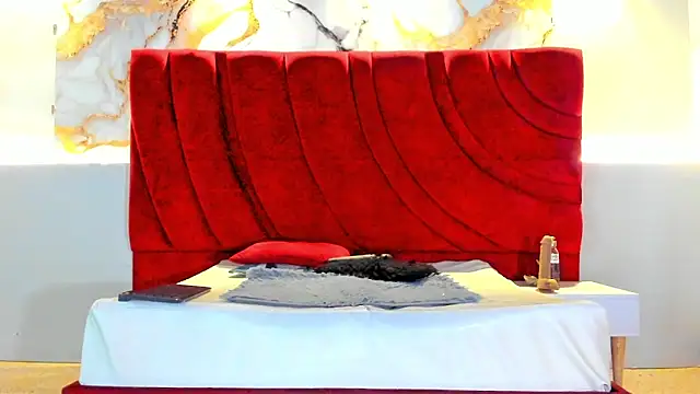 MAISE HILL1 online show from November 2025 01:44:01 PM