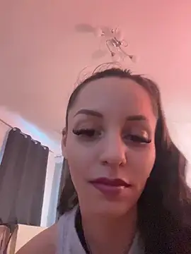 Snapshot of Chiara0102 chatting on May 2026 05:30:02 PM Chiara0102 online show from May 2026 05:30:02 PM