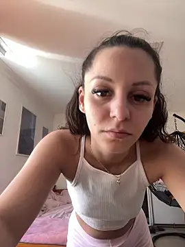 Snapshot of Chiara0102 chatting on May 2026 10:35:01 AM Chiara0102 online show from May 2026 10:35:01 AM