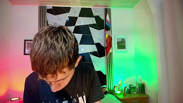 Erik Osorio online show from September 2025 04:07:01 PM