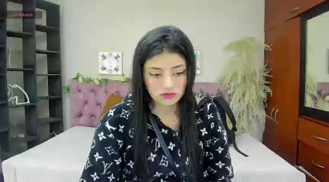 Lia Keen online show from December 2024 08:04:02 PM