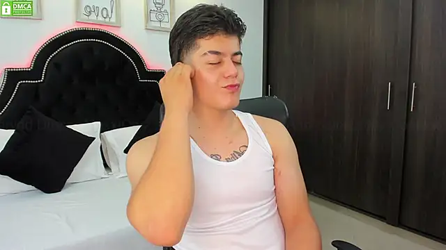 MaxxiCruz online show from February 2025 07:07:01 PM