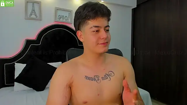 MaxxiCruz online show from February 2025 10:10:02 PM