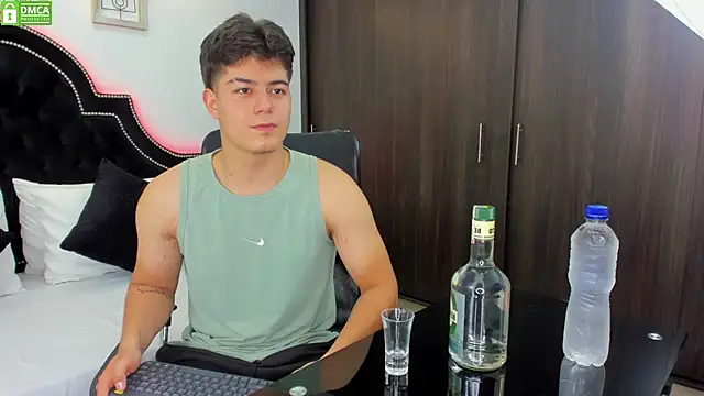 MaxxiCruz online show from February 2025 07:17:01 PM