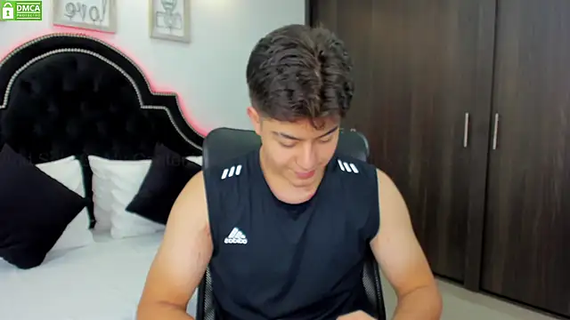 MaxxiCruz online show from February 2025 07:27:01 PM