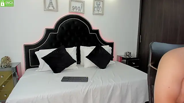 MaxxiCruz online show from February 2025 08:36:02 PM