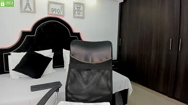 MaxxiCruz online show from March 2025 01:17:02 AM