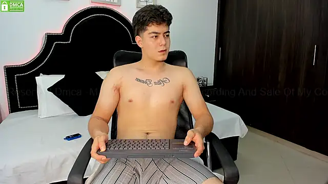 MaxxiCruz online show from March 2025 04:38:02 AM