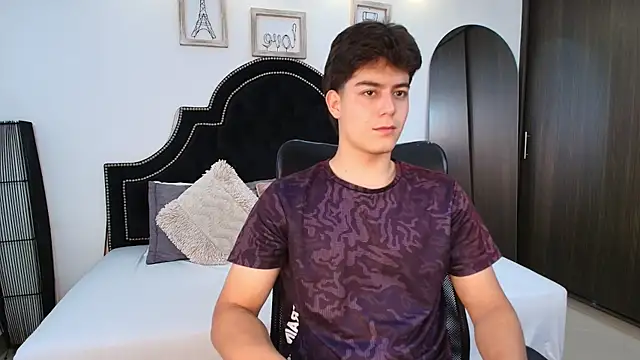 MaxxiCruz online show from September 2025 01:38:02 AM