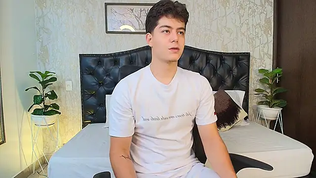 MaxxiCruz online show from September 2025 03:23:02 AM