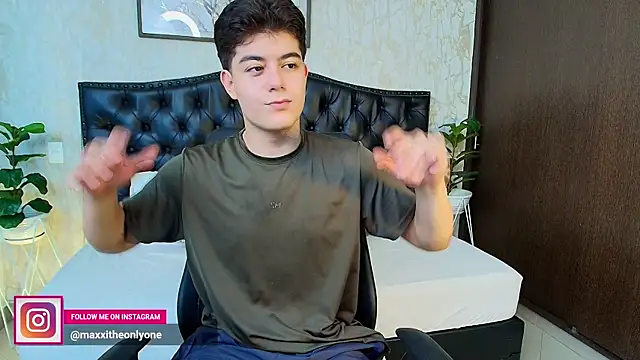 MaxxiCruz online show from October 2025 03:29:02 AM