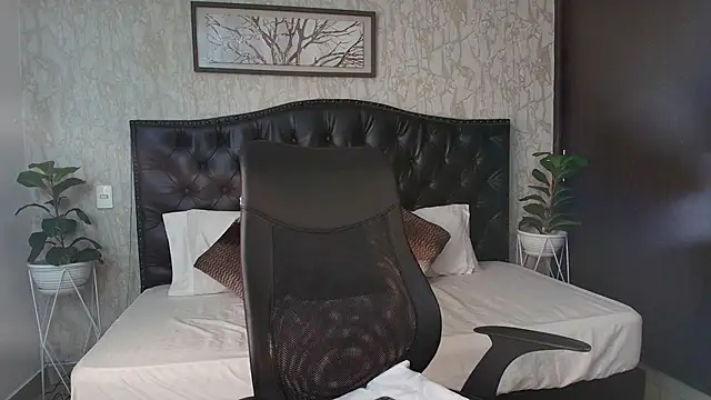 MaxxiCruz online show from November 2025 04:12:02 AM