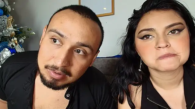 Snapshot of XXCOUPLESSEX chatting on January 2025 07:03:01 AM XXCOUPLESSEX online show from January 2025 07:03:01 AM