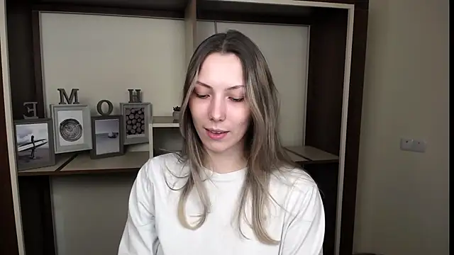 Snapshot of VanessaMay_ chatting on March 2026 06:21:01 PM VanessaMay online show from March 2026 06:21:01 PM