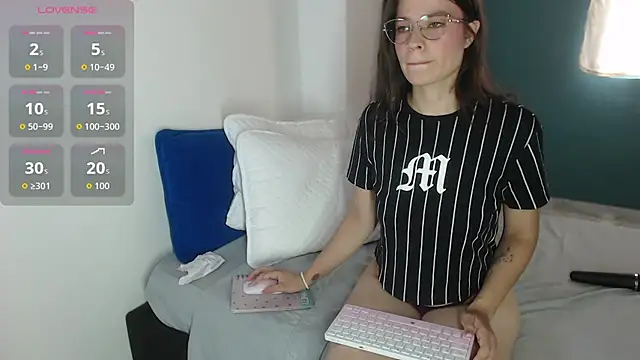 Snapshot of Mily_Miley chatting on November 2025 07:16:01 PM Mily Miley online show from November 2025 07:16:01 PM