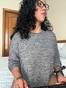 soli-lov online show from February 2025 12:54:02 PM