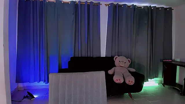 gatitavenecis online show from April 2026 09:27:01 PM