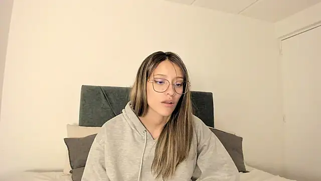 Snapshot of Gabby_and_Alice chatting on December 2024 02:21:02 AM Gabby and Alice online show from December 2024 02:21:02 AM