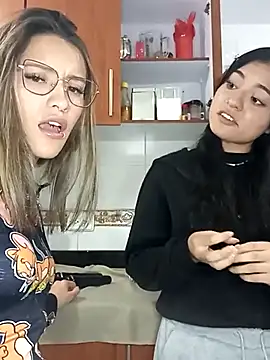 Snapshot of Gabby_and_Alice chatting on March 2025 03:02:02 AM Gabby and Alice online show from March 2025 03:02:02 AM