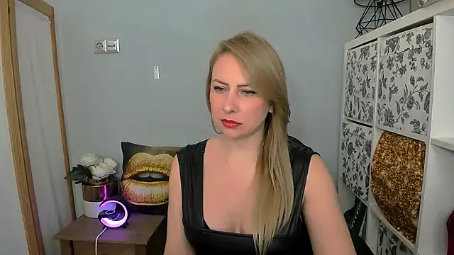 LatoyaRose online show from January 2025 06:06:02 AM