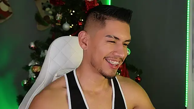 Aaronfox x online show from December 2024 11:23:02 PM