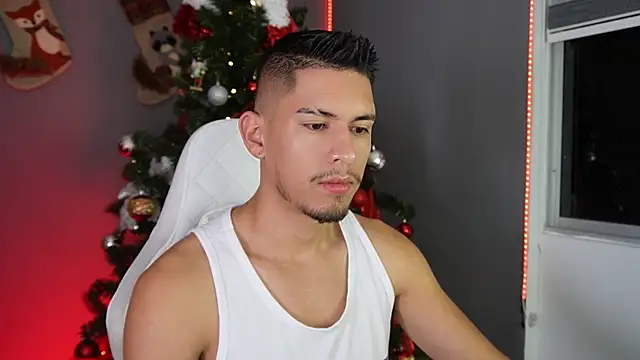 Aaronfox x online show from December 2024 11:31:02 PM