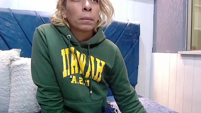 Snapshot of NathaliaSmith3x chatting on October 2025 03:17:02 AM NathaliaSmith3x online show from October 2025 03:17:02 AM