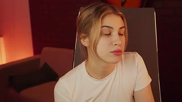 EllieCutes online show from March 2025 05:23:02 AM