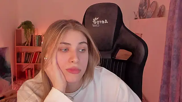 EllieCutes online show from March 2025 11:49:02 AM