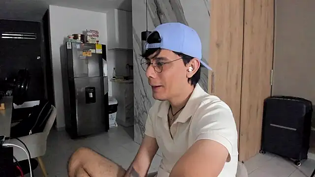 Huge latin cock online show from February 2025 10:26:02 PM