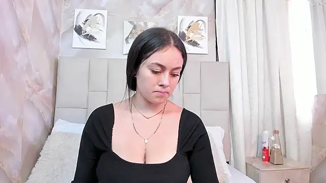 Jaslyn  Smith online show from January 2026 04:45:01 PM