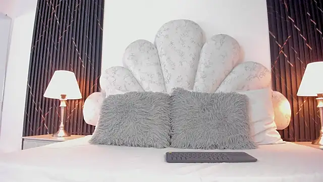 Jaslyn  Smith online show from March 2026 05:05:02 PM