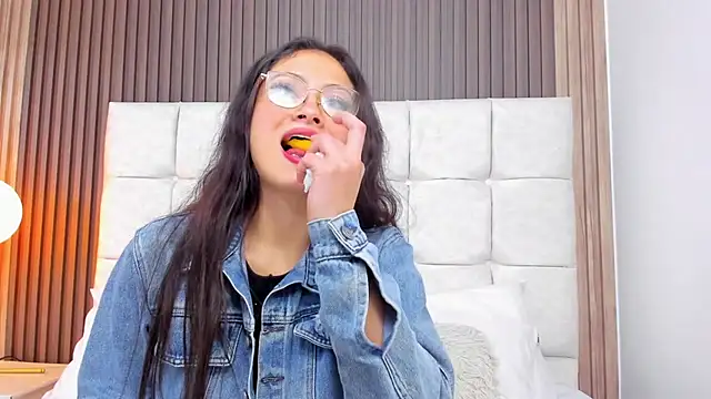 Jaslyn  Smith online show from July 2026 03:03:01 PM